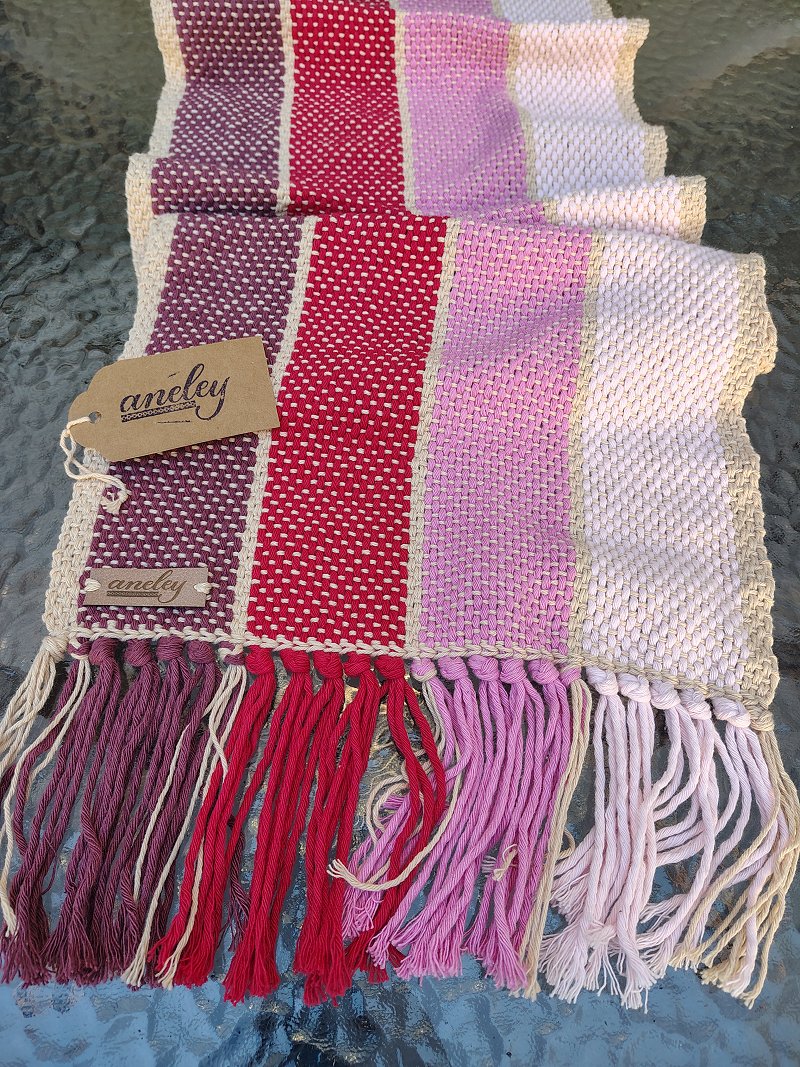 Caminos de mesa Rupu Rosados tejidas en telar artesanales